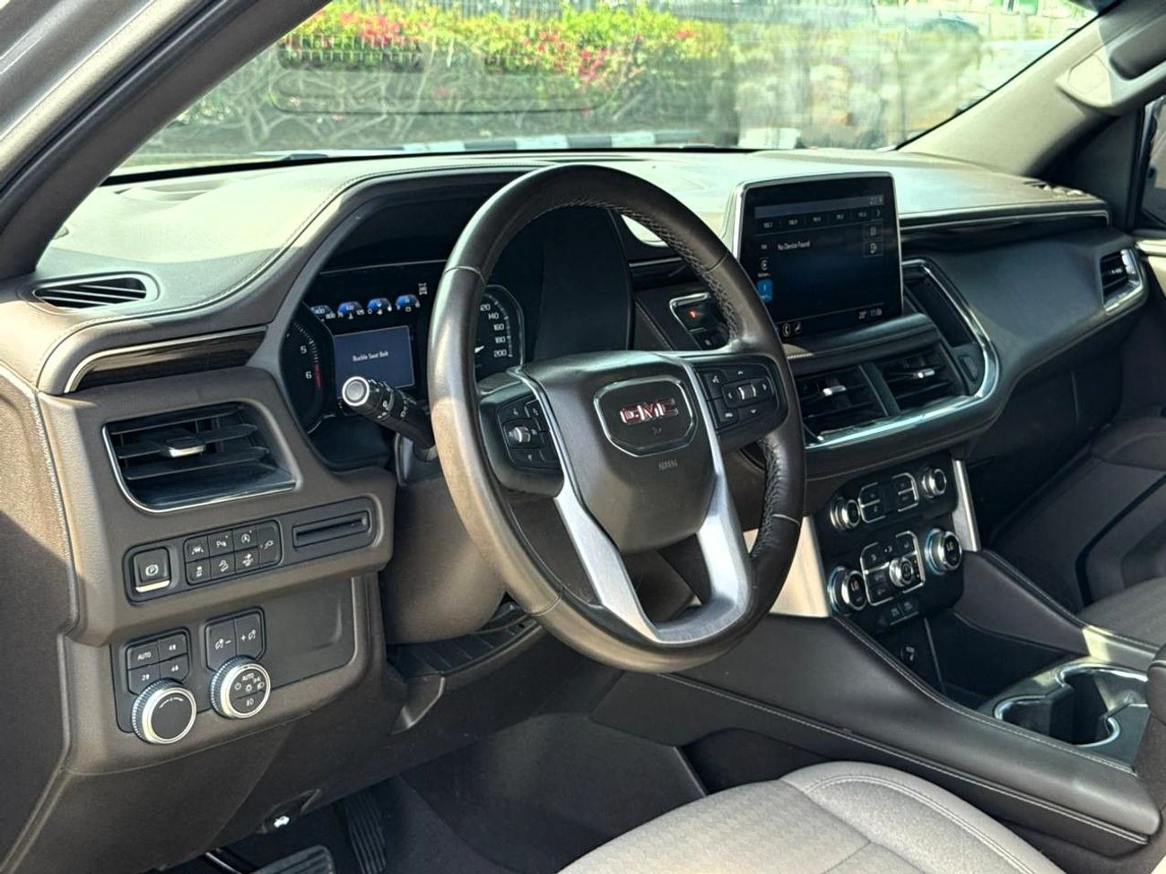 GMC Yukon SLE 5.3L 4WD (8 Seater) GMC YUKON SLE | YEAR: 2021 | GCC SPECS | KMS: 118,000 | FULL-SERVICE HISTORY