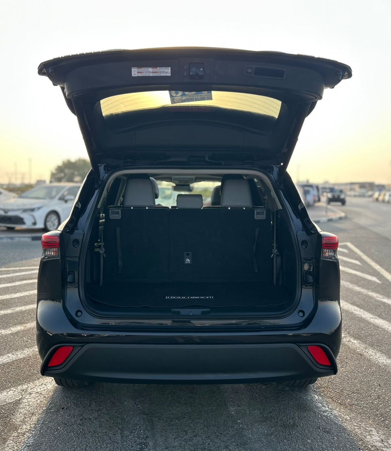 Toyota Highlander 2023 Toyota Highlander 2.4L V4 Turbo - XLE Full Option AWD 4x4 - Radar & Wireless charger -