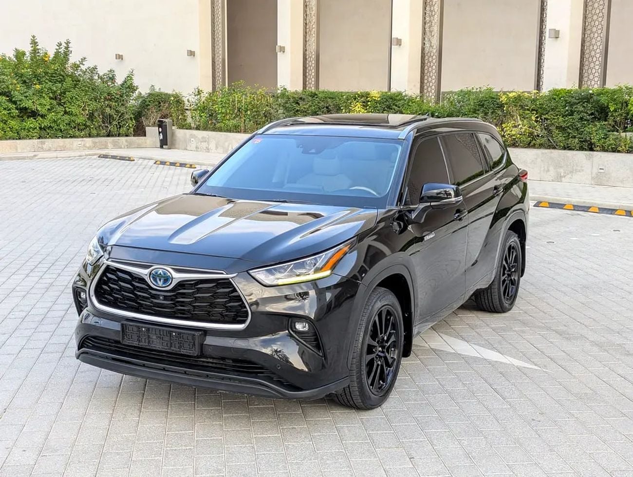 Toyota Highlander VXR Hybrid - GCC Specs - Pristine Condition
