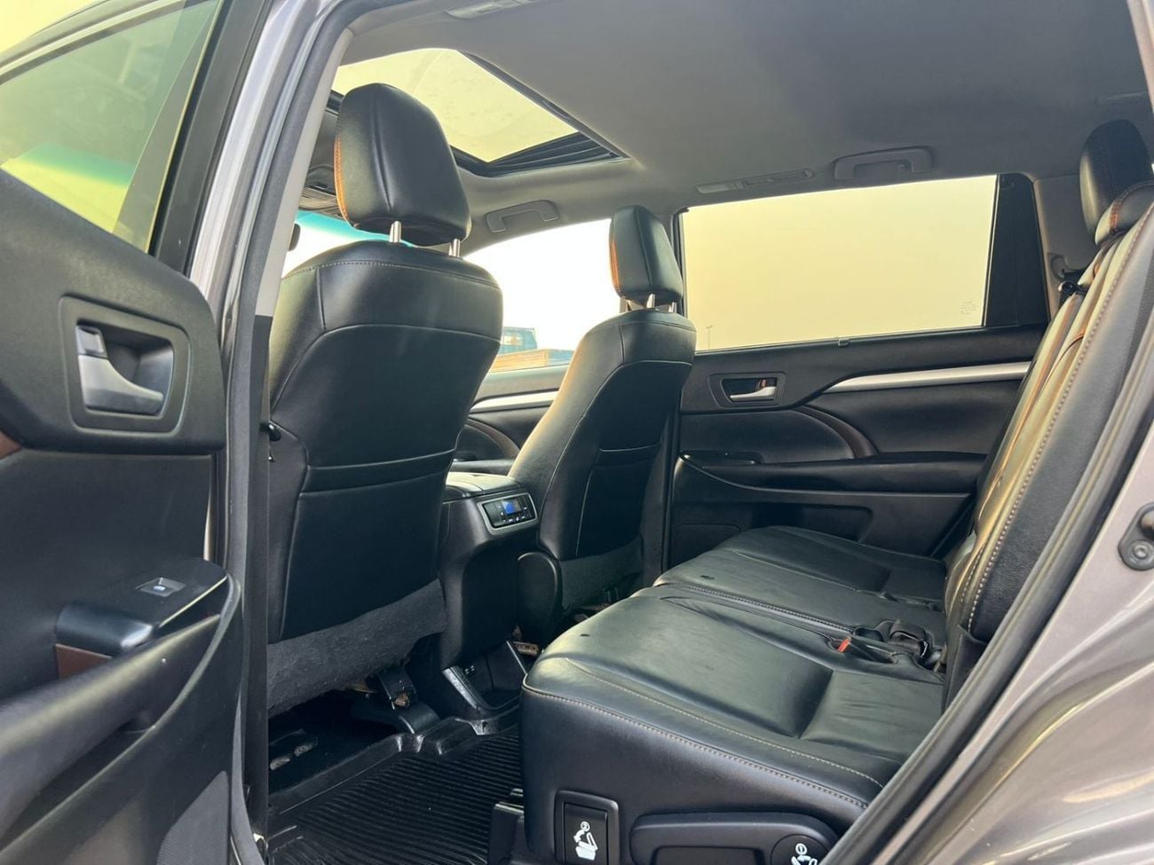 Toyota Highlander 2017 Toyota Highlander Hybrid XLE Full option -3.5L-V6-AWD 4x4 - Rear CAM-Sunroof-Leather seat