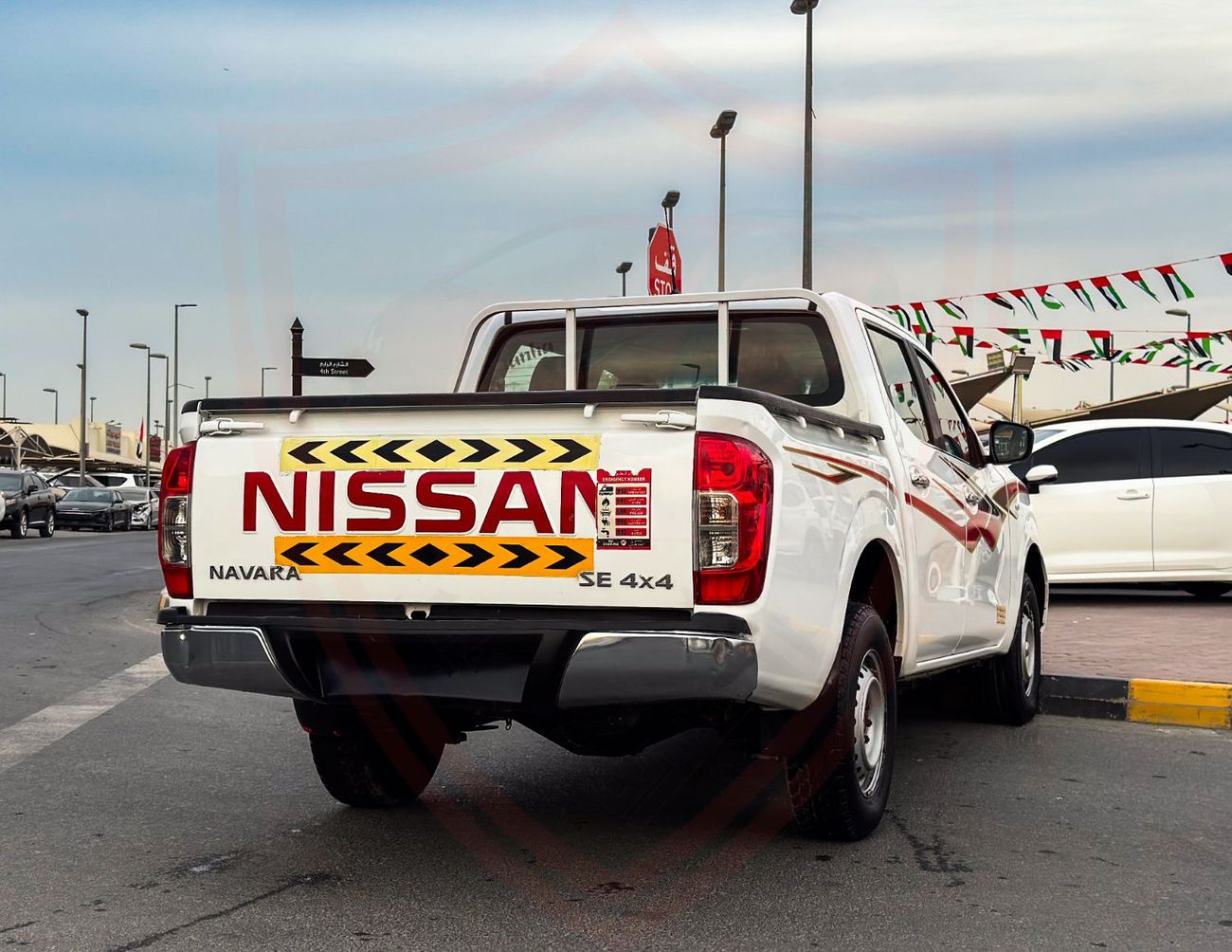 Nissan Navara Std 2.5L 4WD A/T Nissan Navara | 2.5 L | 2022 | GCC | Accident-Free | In Excellent Condition | 974 P