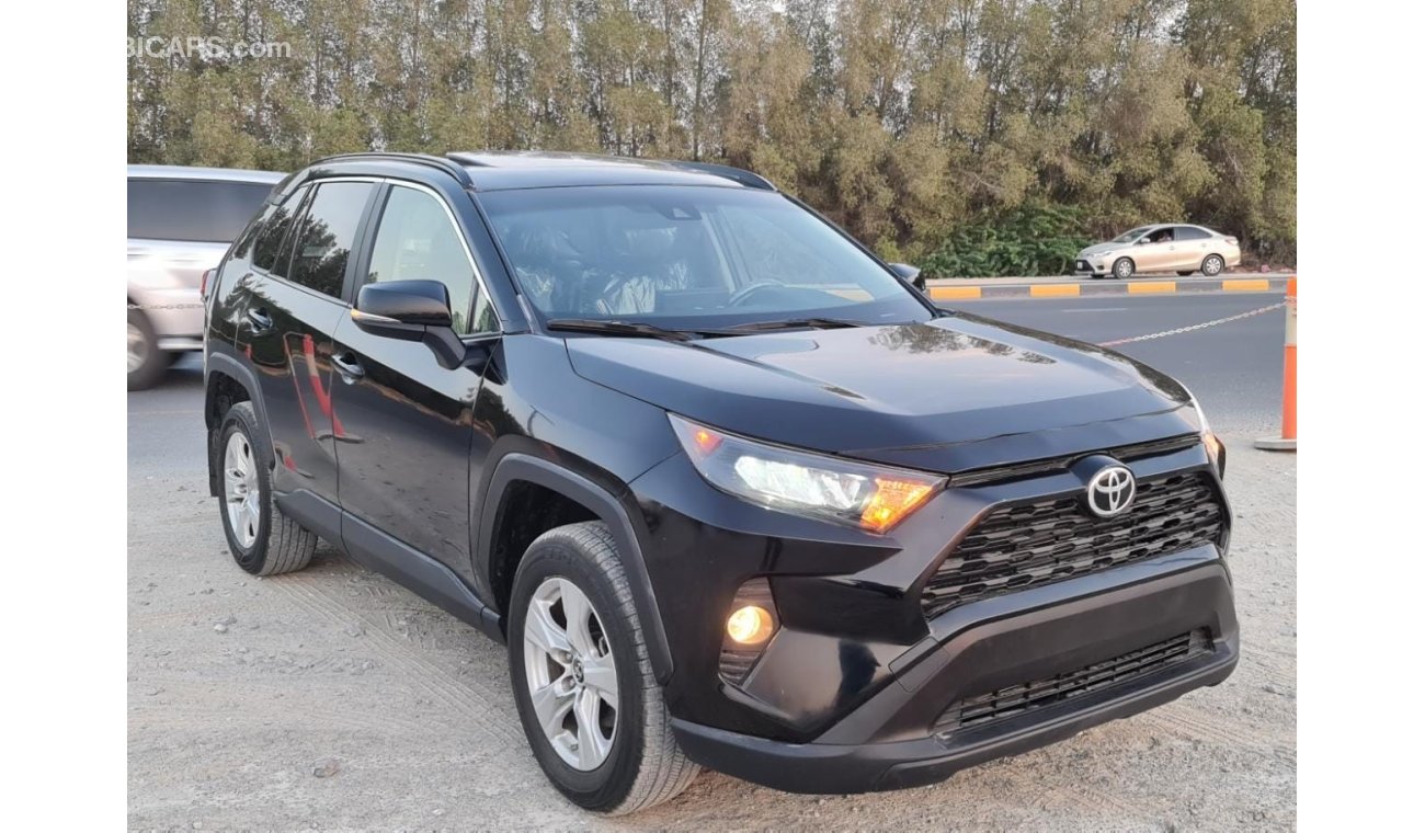 Toyota RAV4 2019 XLE, PUSH START, 4WD