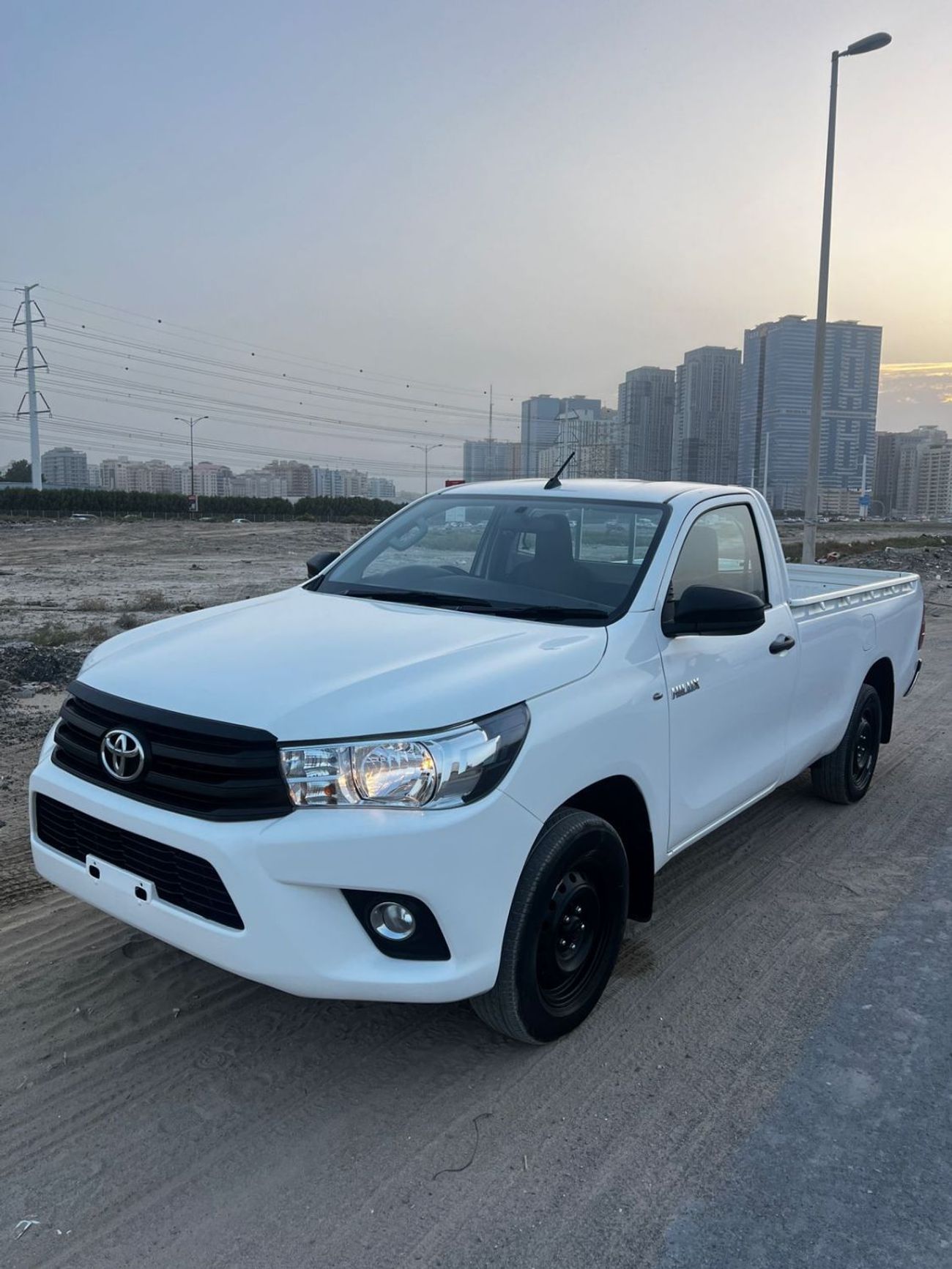 Toyota Hilux PETROL 2.7 LITER SINGLE CAB RIGHT HAND DRIVE AMNUAL TRANSMISSION