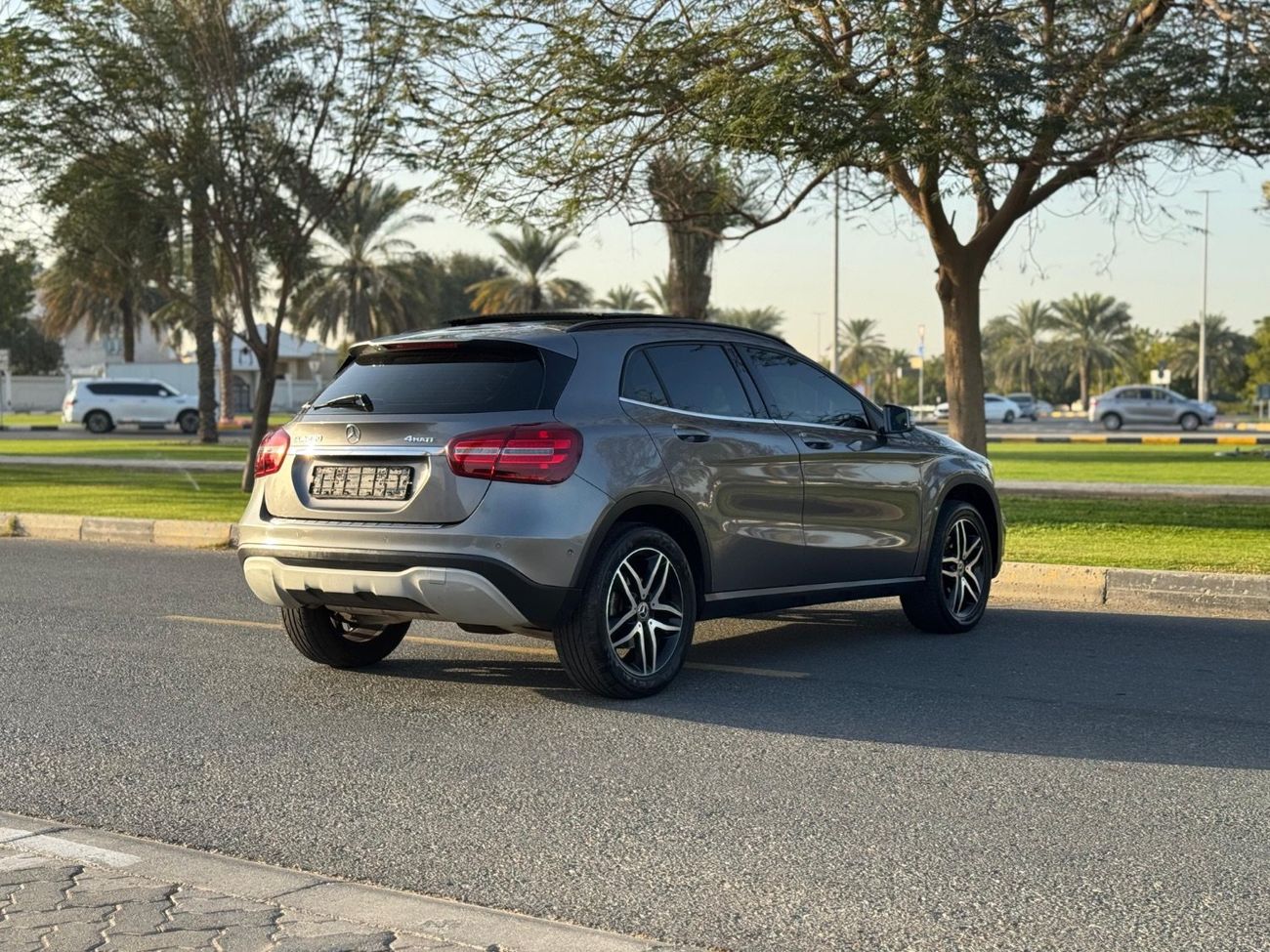 Mercedes-Benz GLA 250 Std 2.0L (208 HP)
