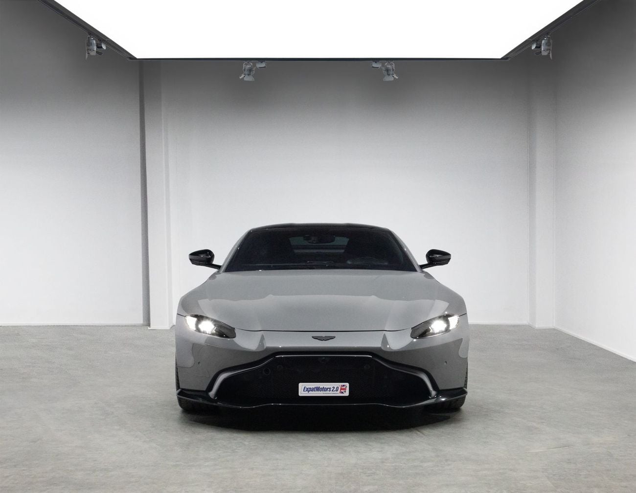 Aston Martin Vantage Standard V8