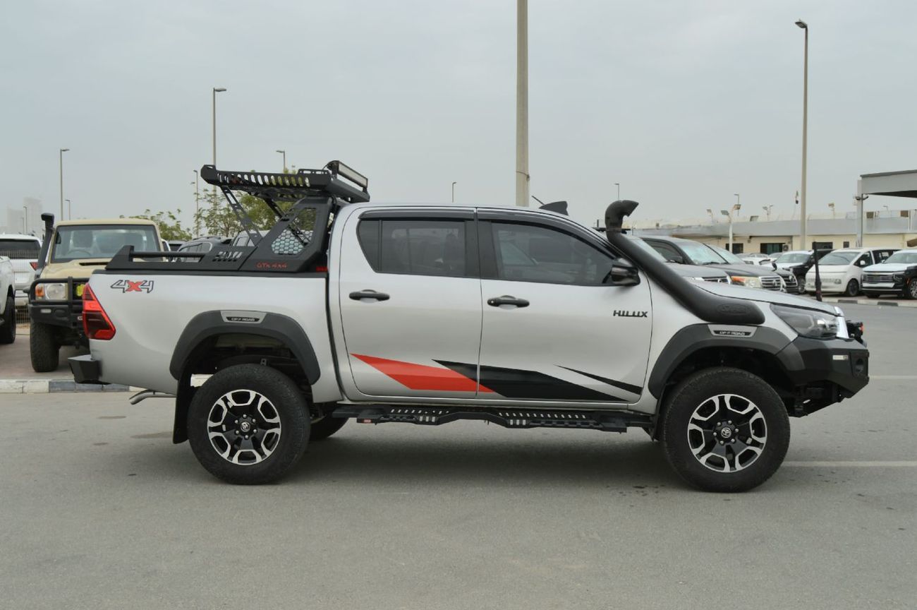 تويوتا هيلوكس Double cabin 2.8L, perfect inside and outside