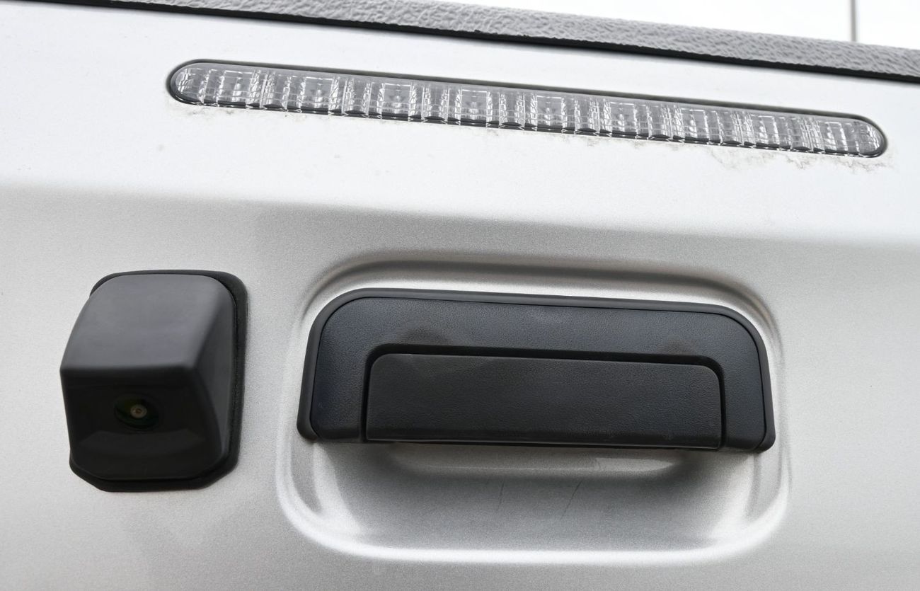 Mitsubishi L200 MITSUBISHI L-200 2.5L DIESEL DCAB 2WD GL 5/MT WHITE (with Touch Screen, Rear View Camera & Bedliner)