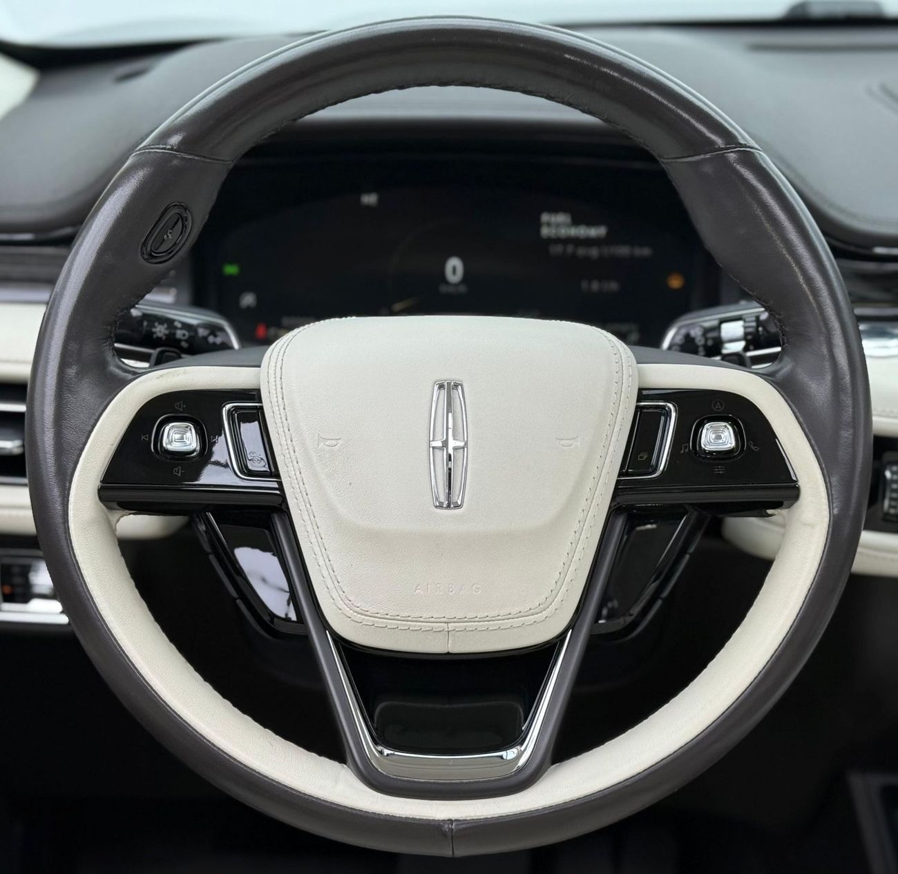 لينكولن أفياتور Presidential 3.0L 2022 Lincoln Aviator Presidential, Warranty, Excellent Condition, 7 Seater, GCC