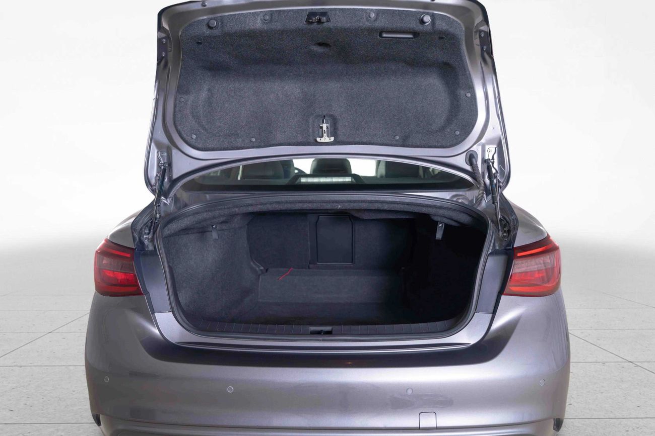 Infiniti Q50 LUXE 3.0