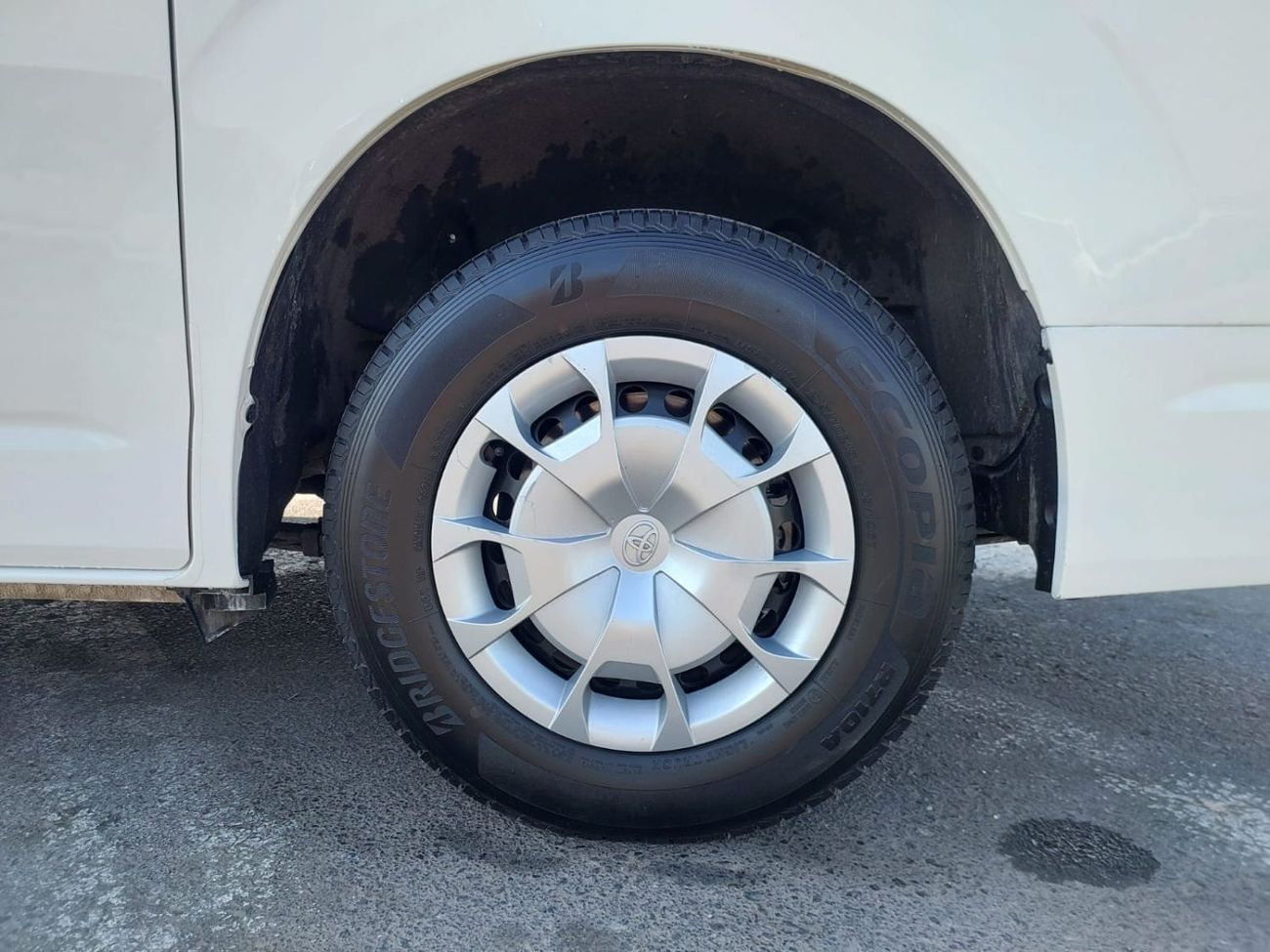 Toyota Hiace (RAMADAN OFFER) TOYOTA HIACE  VAN RHD 2025 MODEL 2.8 L DIESEL AUTOMATIC(PM80832)