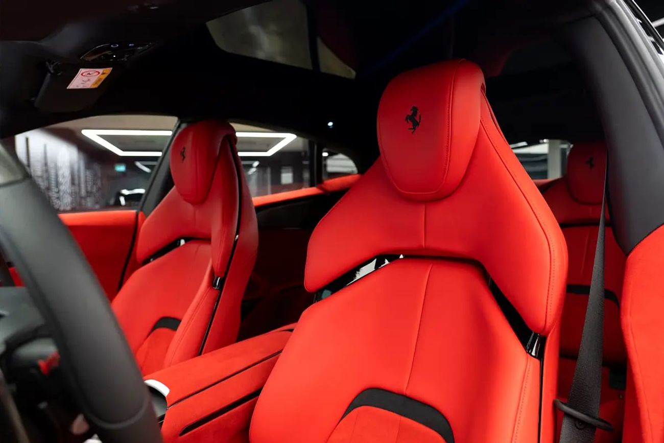 فيراري بوروسانجوي FERRARI | PUROSANGUE | FULL CARBON FIBER | GCC SPECS DEALER WARRANTY + SERVICE CONTRACT ( Al TAYER )