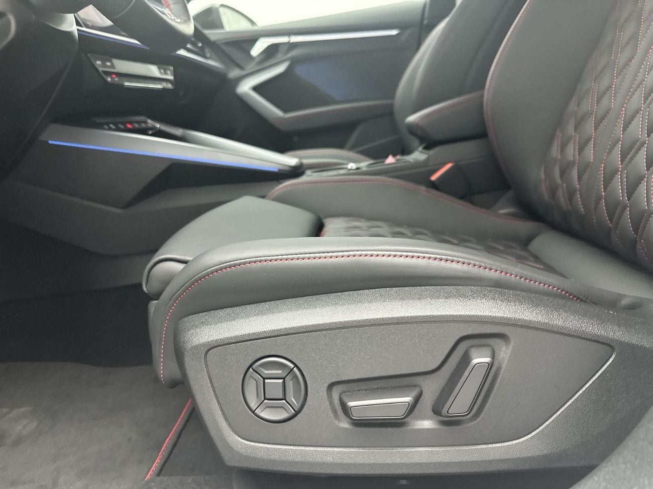 Audi S3 TFSI quattro 2.0L Sedan TFSI 333hp (Ref# 16542)