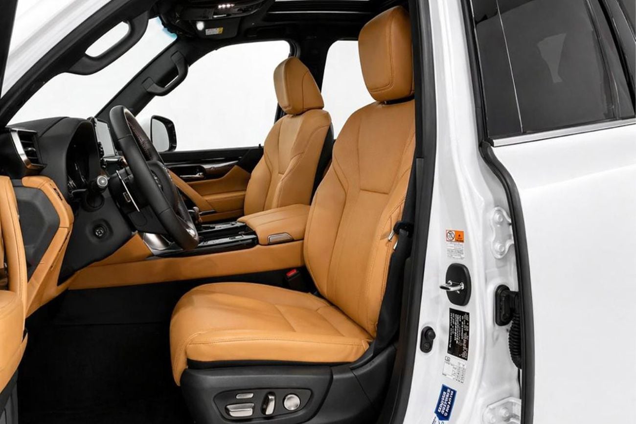 لكزس LX 700h Signature