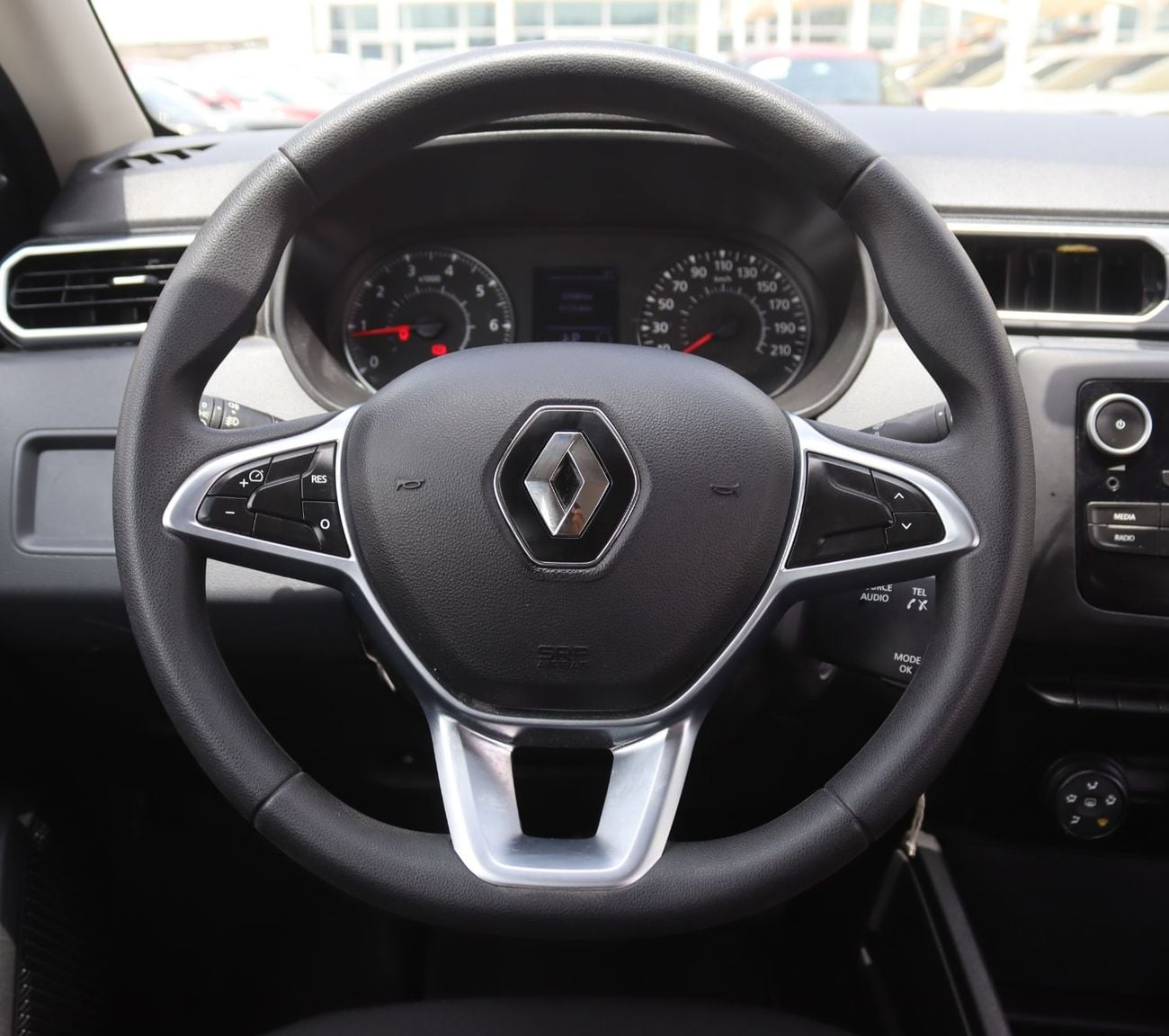 رينو داستر رينوداستر 2023 - خليجى - بدون حوادث - بمحرك 1.6 - بحاله ممتازه من الداخل والخارج