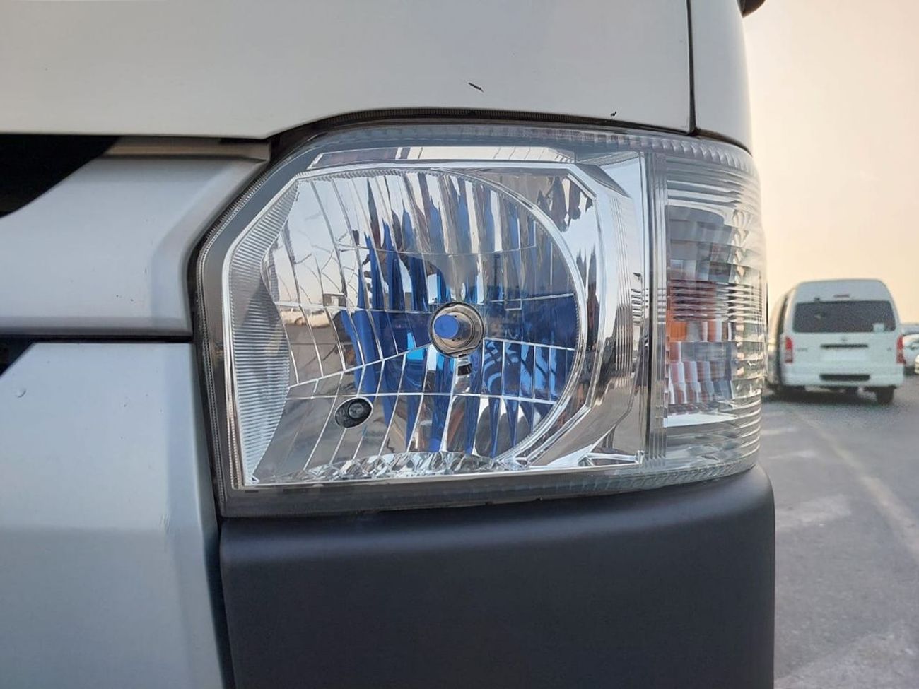 Toyota Hiace TOYOTA HIACE VAN RHD 2015 MODEL 3.0 L DIESEL AUTOMATIC(PM16901)