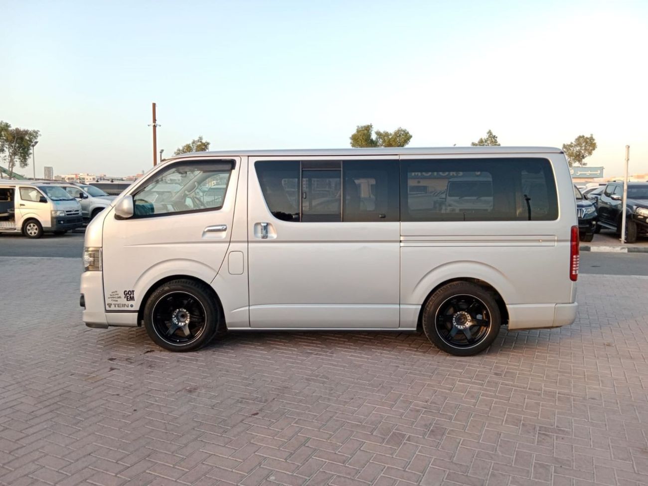 Toyota Hiace TOYOTA HIACE RIGHT HAND DRIVE(PM1182)