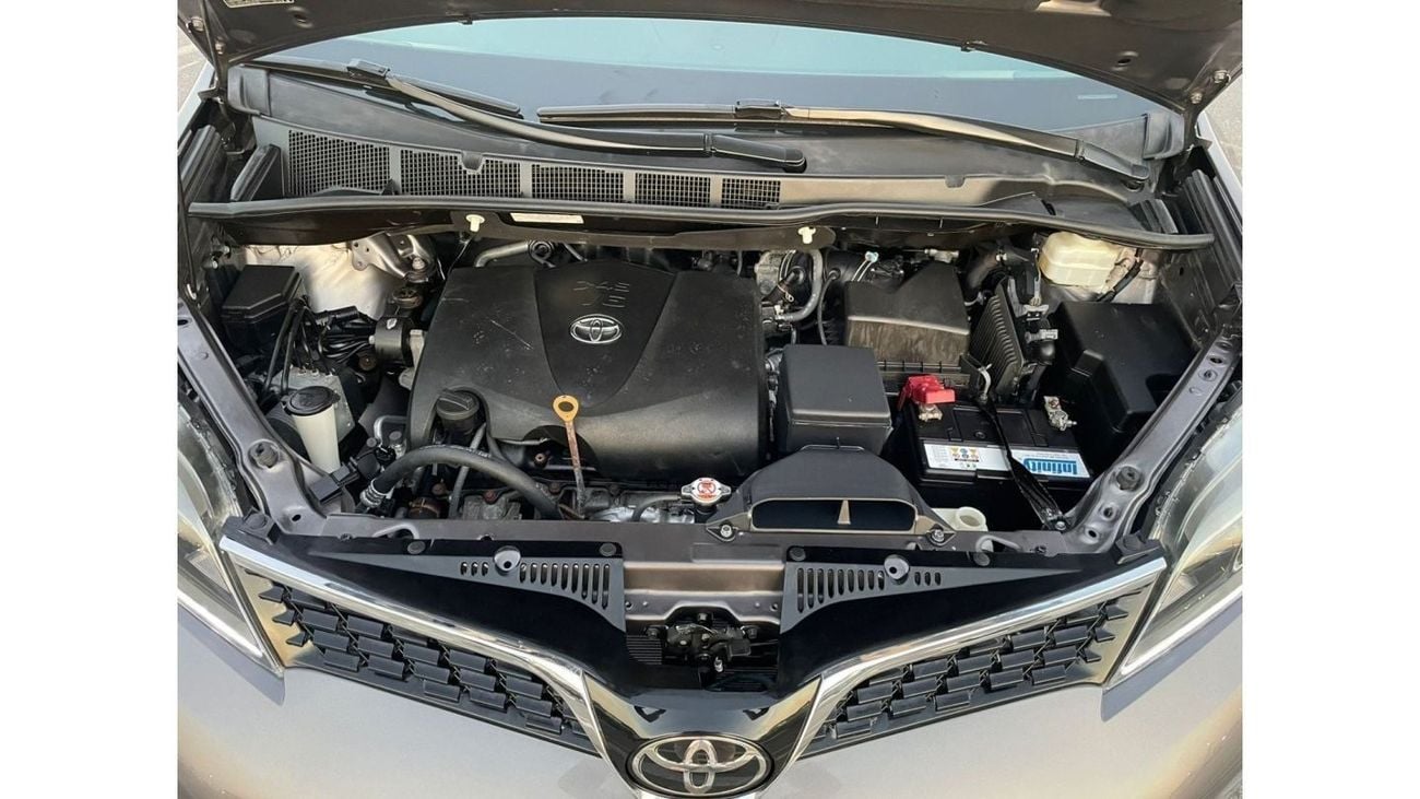 Toyota Sienna “Offer”2019 Toyota Sienna SE Special Edition - Full Option Automatic - 7 Seater - 3 Keys - UAE PASS