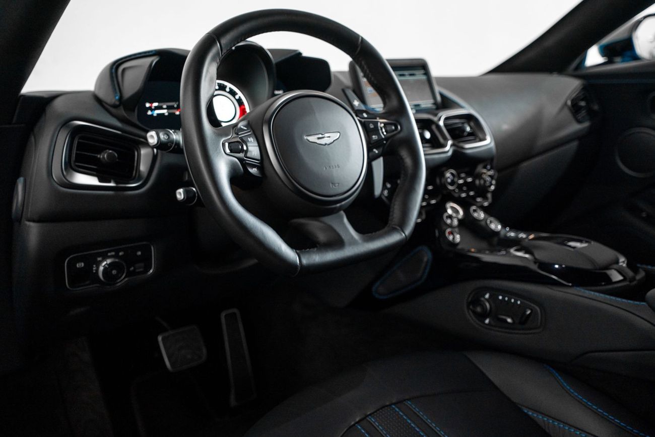 Aston Martin Vantage Std 4.0L