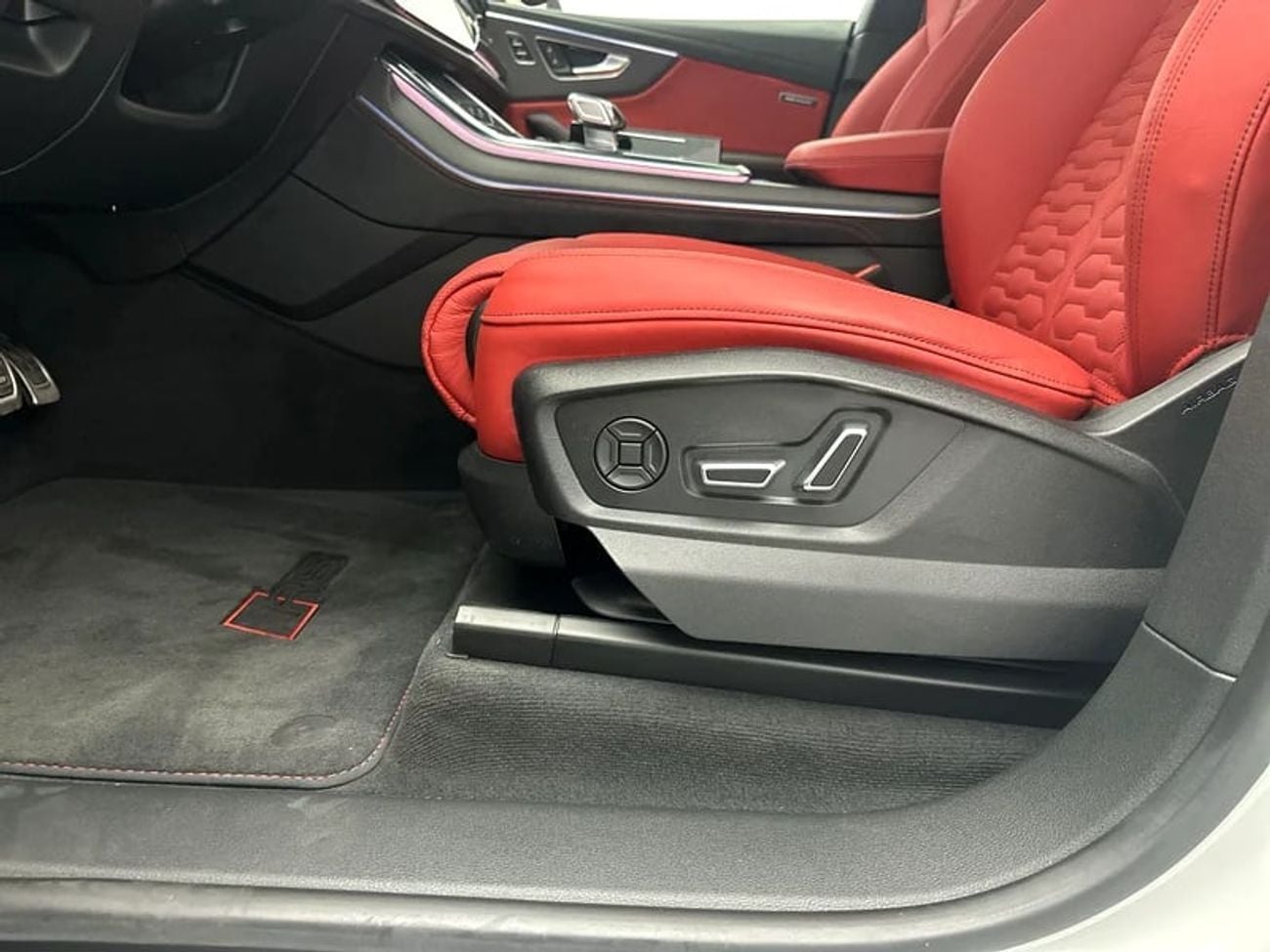 Audi RSQ8 STANDARD STD quattro 600hp Black-Red Edition (Ref# 052046)