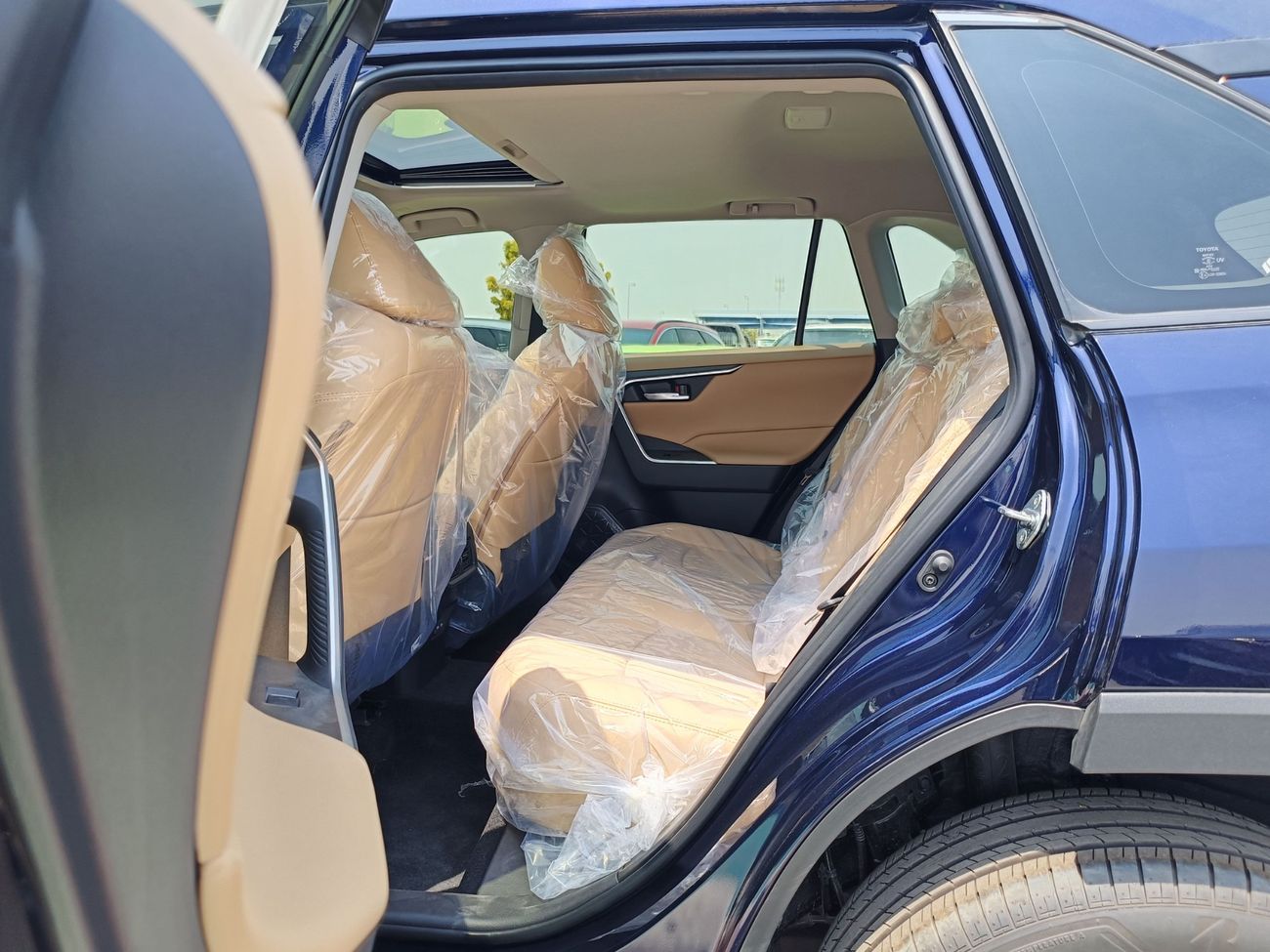 Toyota RAV4 Full Option 2.0L  - 4WD With Sunroof, Push Start & Leather Seats (CODE # XLE)