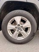 Toyota RAV4 XLE 2.5L  4X4 Sunroof, push start full option