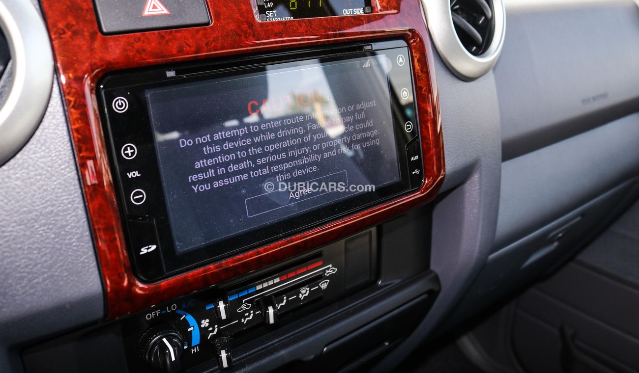 Toyota Land Cruiser 70 LX V8