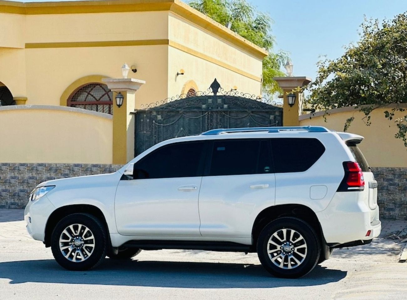 تويوتا برادو Toyota Prado 2019 VXR 2.7L 4WD v4 full option Top the Range