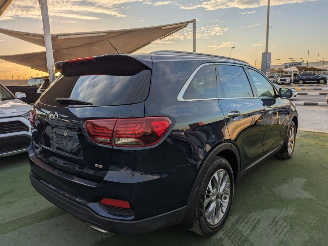 كيا سورينتو Base 2.4L AWD KIA SORENTO 2019 V4 engine 2.4 American clean title no any work required just buy and