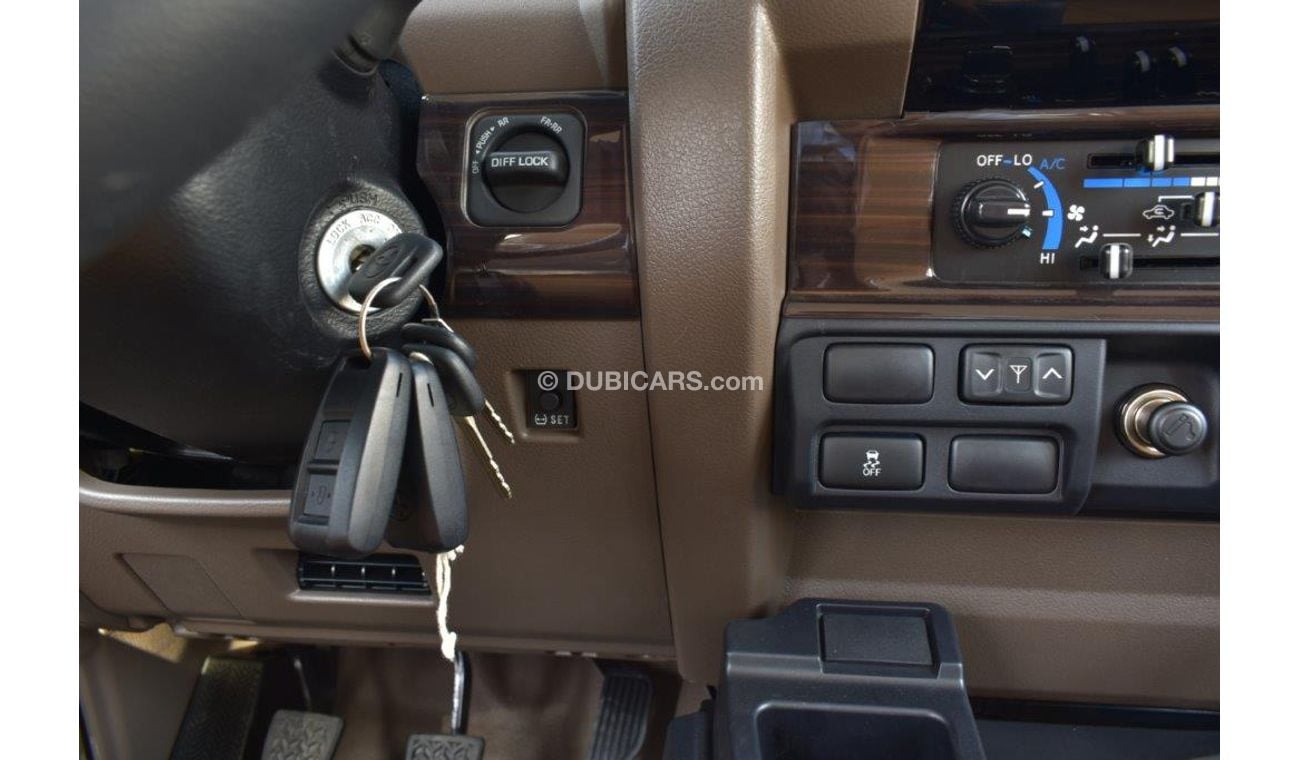 تويوتا لاند كروزر بيك آب 79 Double Cab LX Limited V6 4.0L Petrol 4WD Manual Transmission - 70th Anniversary- Euro 4