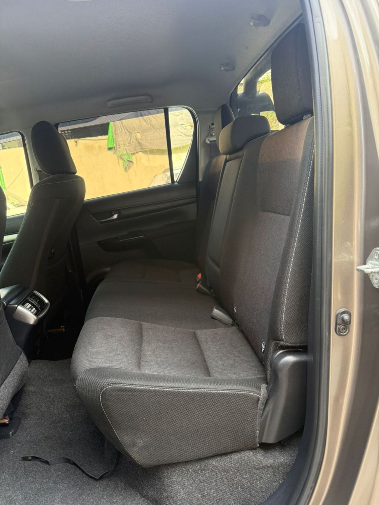 Toyota Hilux DOUBLE CABIN | MANUAL TRANSMISSION | RHD | 2.8L DIESEL ENGINE | PUSH START