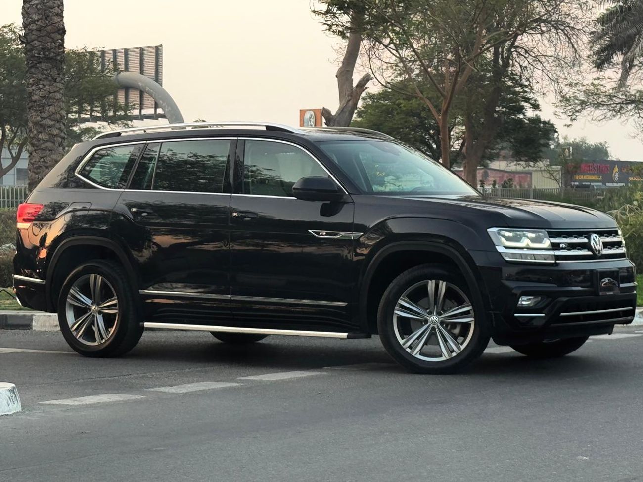 Volkswagen Teramont R-Line 3.6L VOLKSWAGEN TERAMONT 2019 GCC R LINE V6 FULL OPTIONS 7 SEATER WITH ONE YEAR DEALER WARRAN