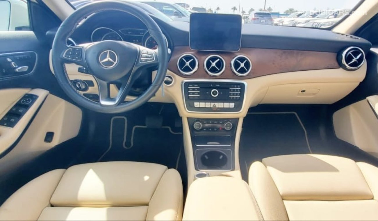 Mercedes-Benz GLA 250 Std MERCEDES - BENZ GLA 250 FULL OPTION JEEP
