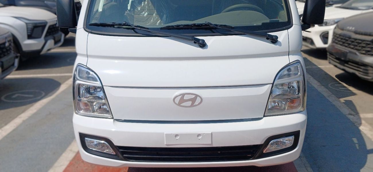 Hyundai H 100 Hyundai H100 2.6L Diesel MT Box 2026YM