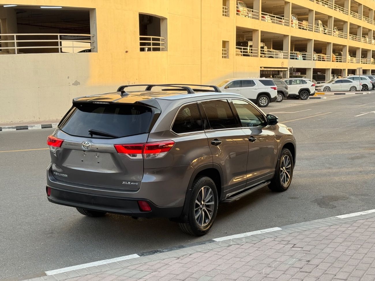 Toyota Highlander 2018 XLE LIMITED MOONROOF FULL OPTION 3.5/ 4x4 USA SPEC