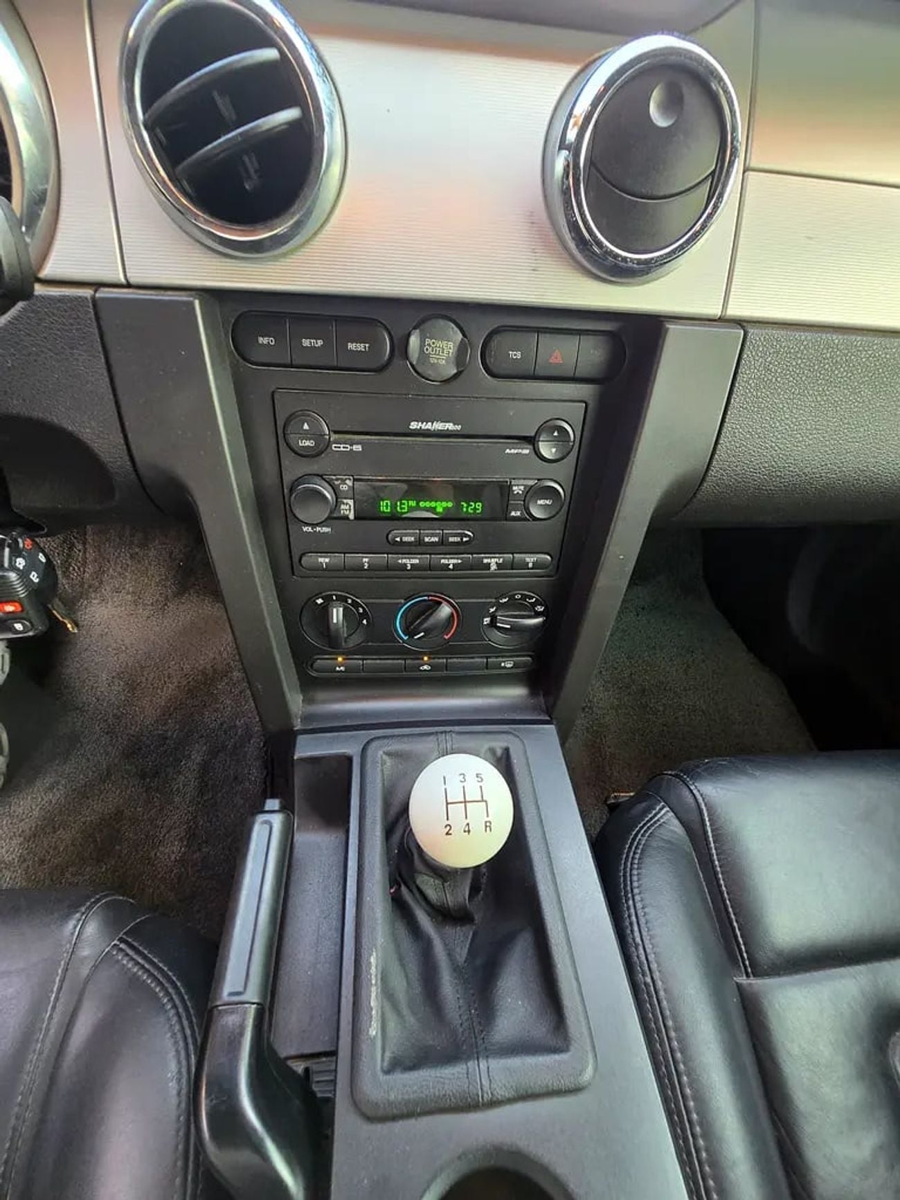 Ford Mustang Very Rare SALEEN clean title / full original 49000 kms only .