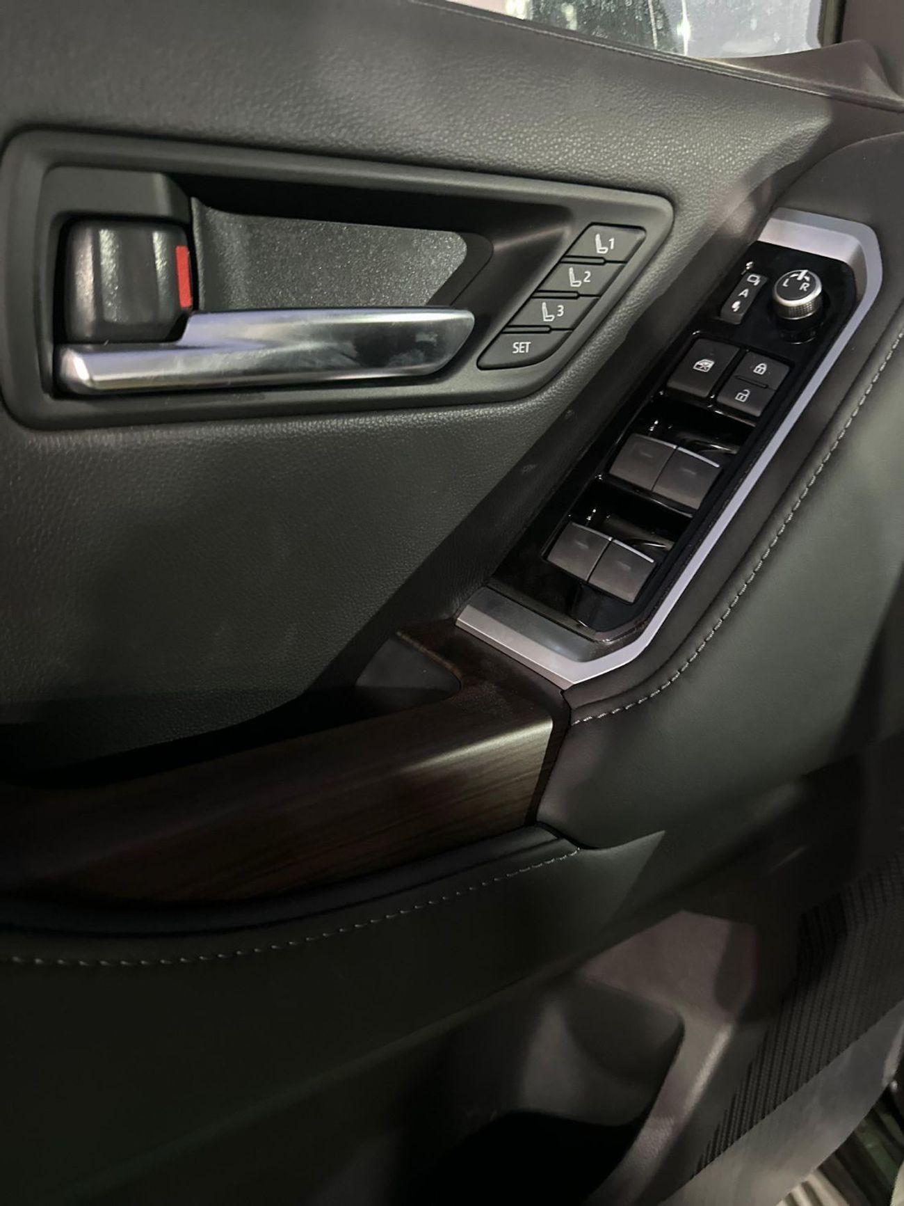 Toyota Land Cruiser 4.0L Black Edition