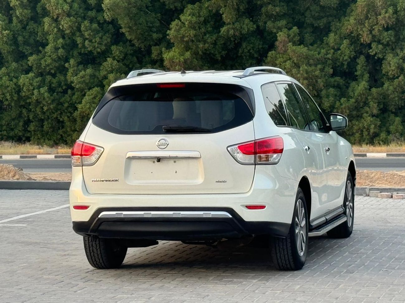 نيسان باثفايندر SE متوسط