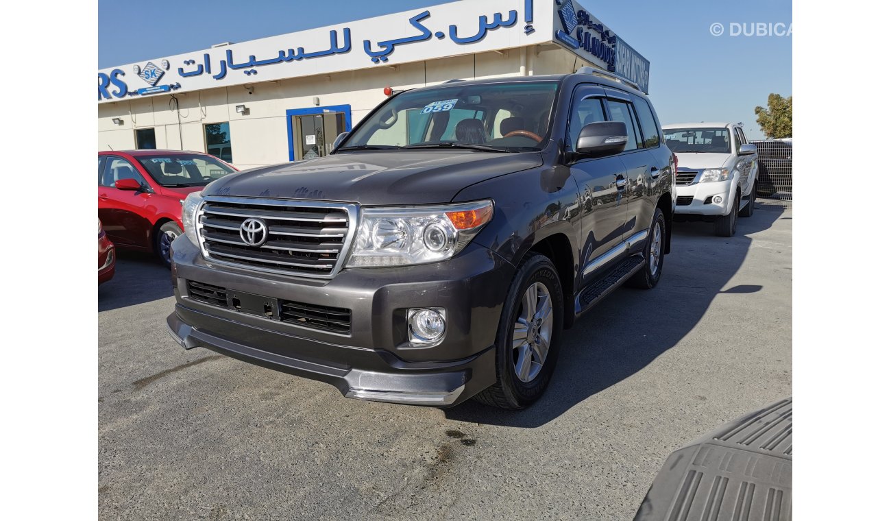 Toyota Land Cruiser 4.6L PETROL, 18" ALLOY RIMS, SUNROOF, COOL BOX (LOT # 9816)