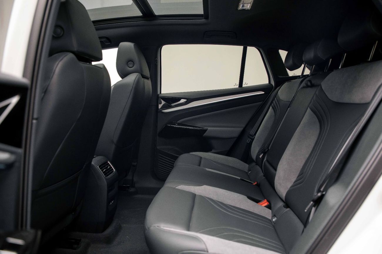 Volkswagen ID.4 Crozz Pro - White Inside Black | Export Only