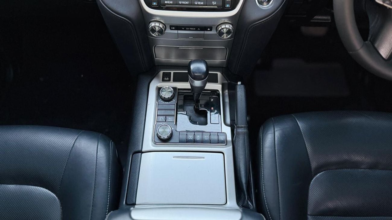 Toyota Land Cruiser 2017 | BULL BAR | PUSH START | SUNROOF | PARKING SENSOR | 4.5L DIESEL ENGINE | POWER SEAT | AT | RHD