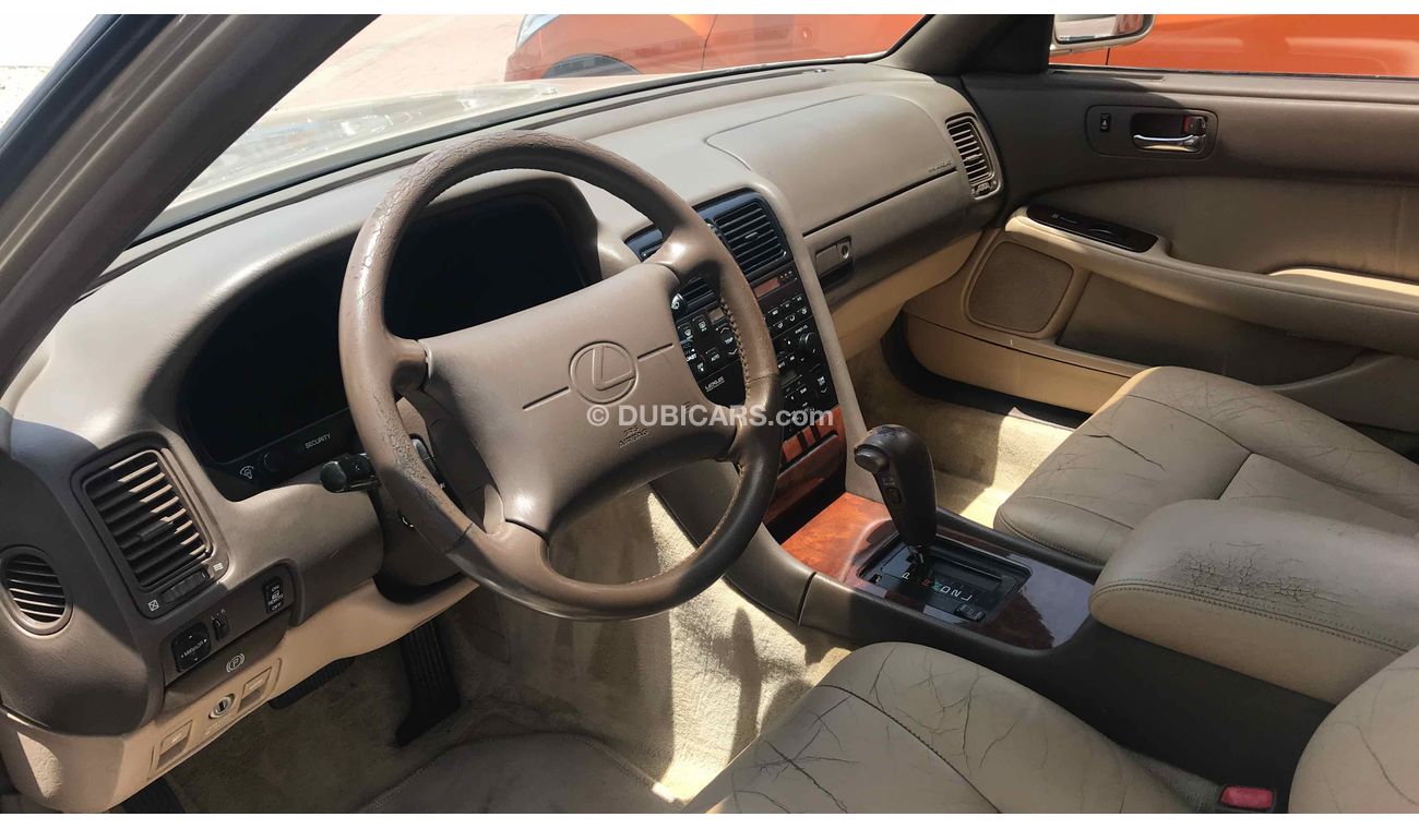 Lexus LS 400