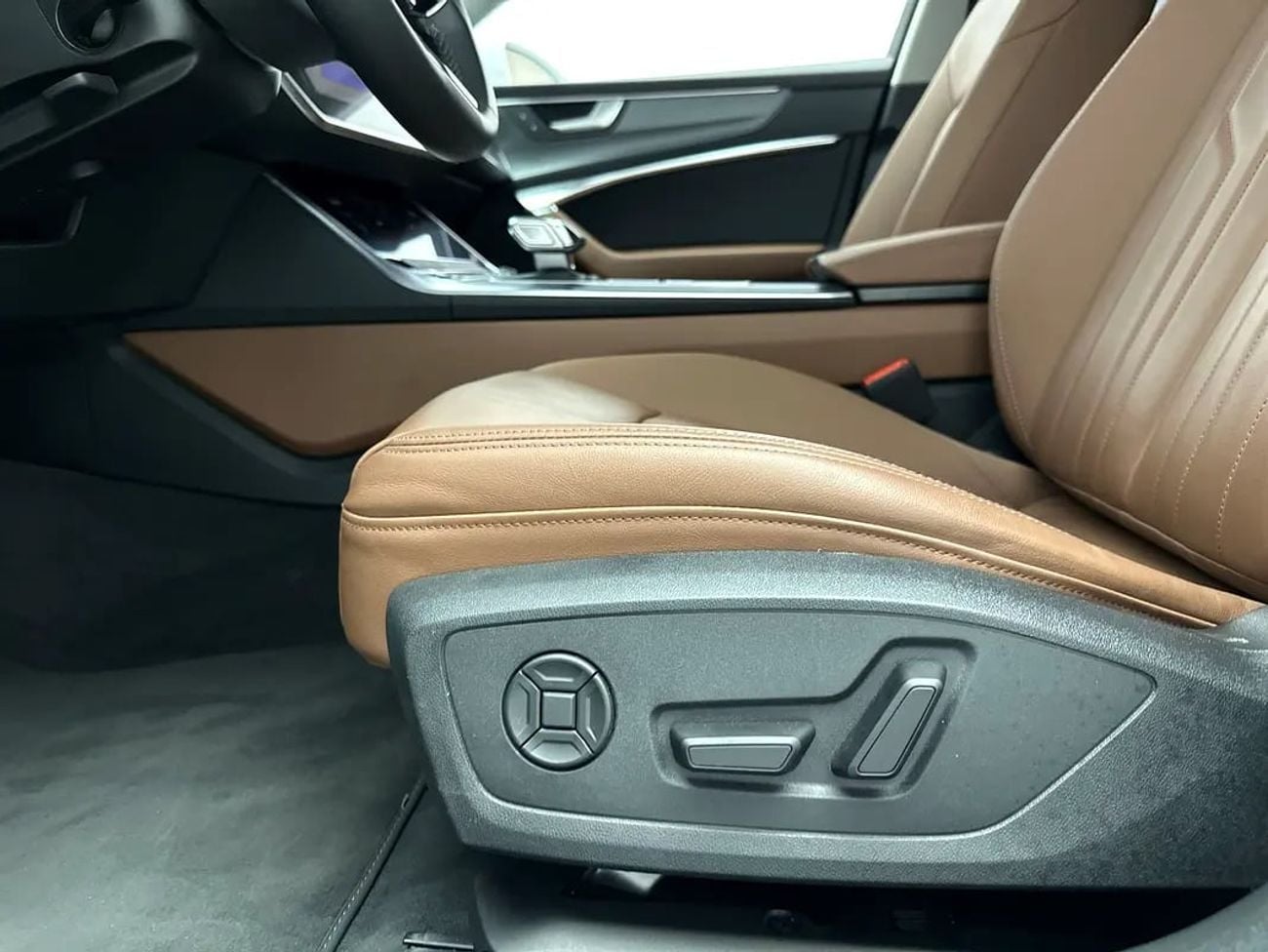 Audi A6 40 TFSI ADVANCED 2.0L Sedan 40 TFSI 190hp Business (Ref# 00821)