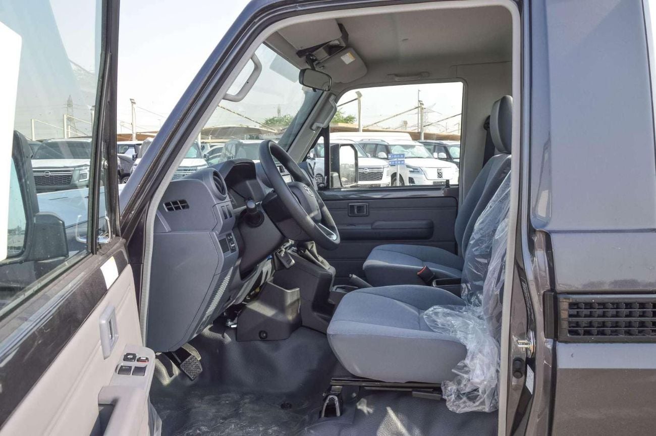 Toyota Land Cruiser Pickup 70 4.0L 4WD PETROL 2026