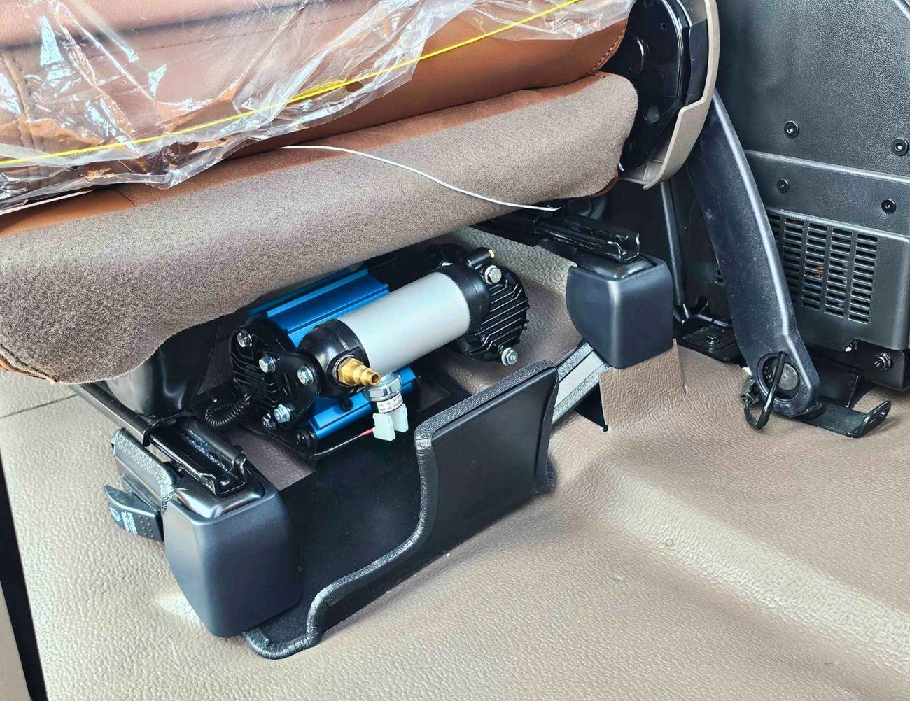 تويوتا لاند كروزر بيك آب LX-Z1 LC79 / 2.8L V4 DIESEL / A/T/ DIFF LOCKS/ 4WD / CODE#LX-Z1