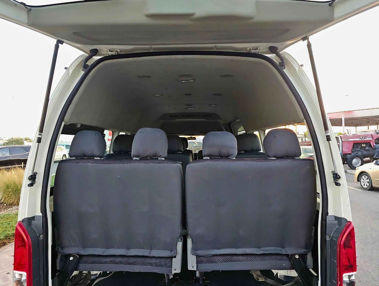 تويوتا هاياس HIGHROOF/ PATROL MANUAL/ PASSENGER/ OLD SHAPE/ EXPORT ONLY/ LOT# 102310