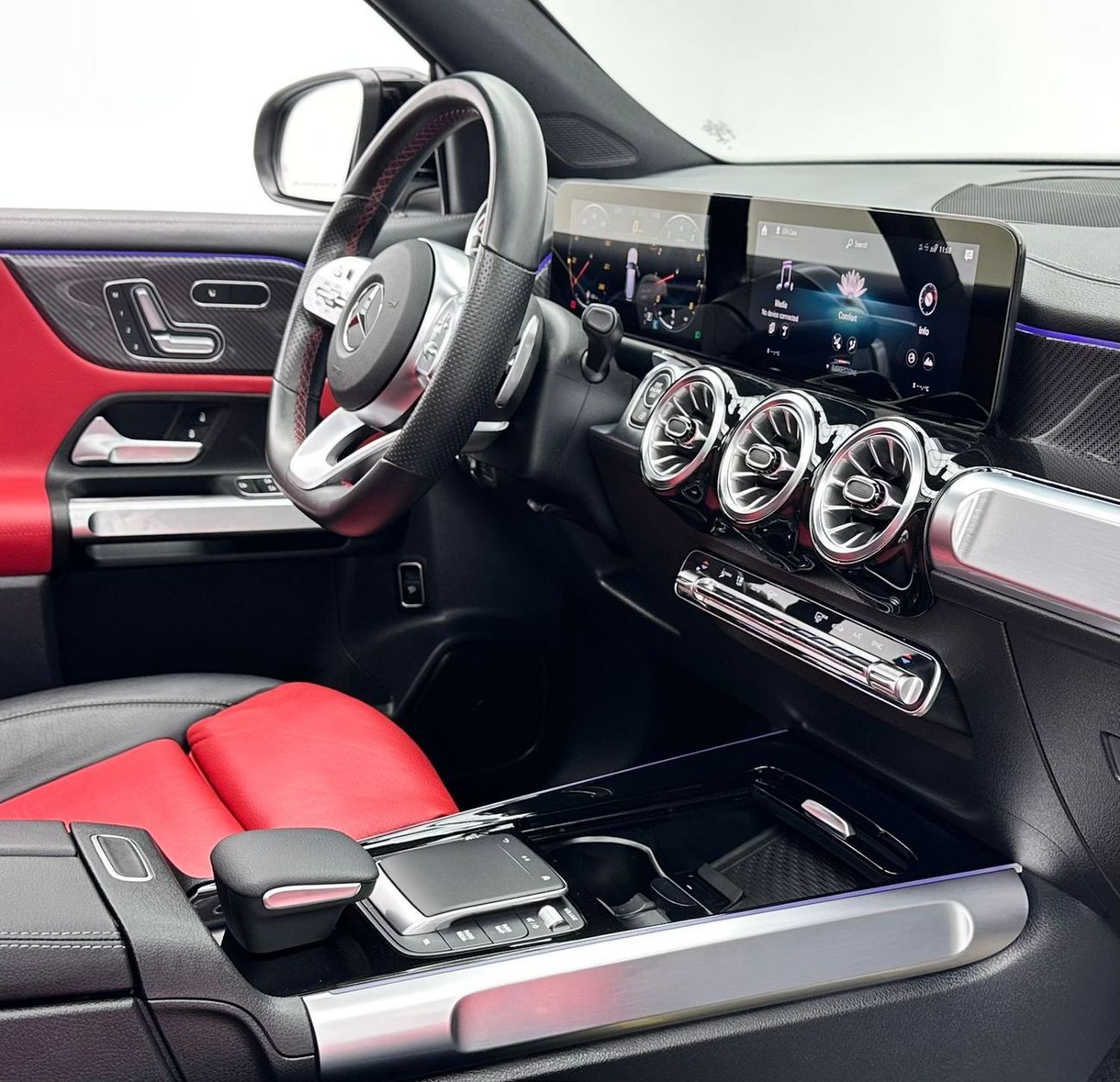 Mercedes-Benz GLB 250 2021 Mercedes-Benz GLB 250 4Matic, June/2026 Mercedes Warranty, Mercedes Full Service History, GCC