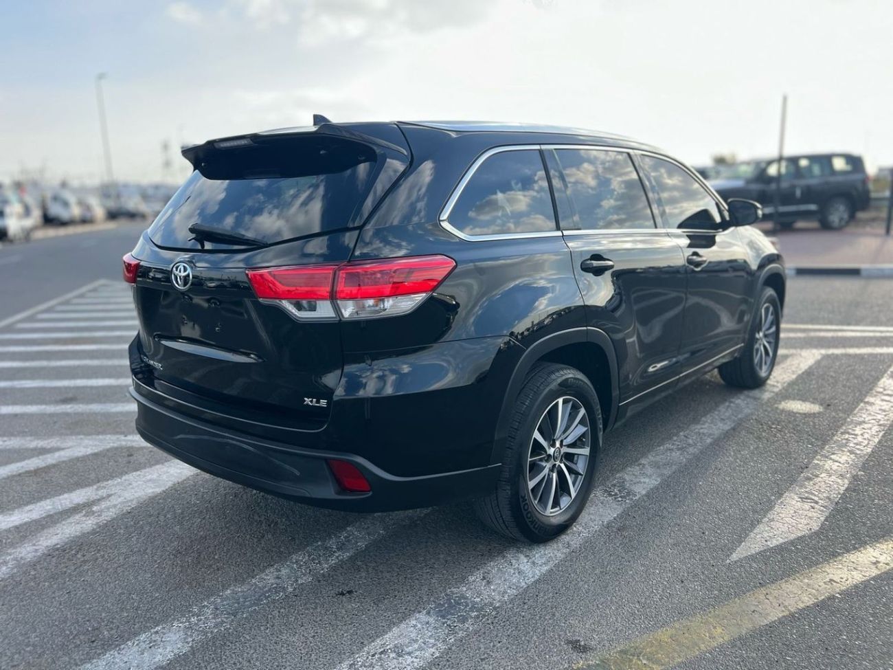 تويوتا هايلاندر 2017 TOYOTA HIGLANDER XLE // LEATHER & ELECTRIC SEATS  // PUSH START // SUNROOF - REAR DOOR OPEN CLO