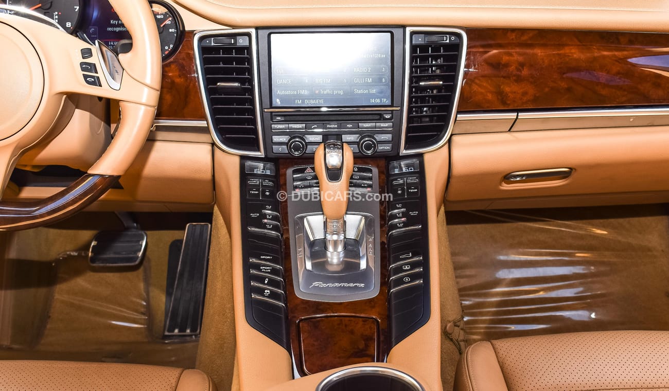 بورش باناميرا Porsche Panamera 4 AWD Full Service History GCC