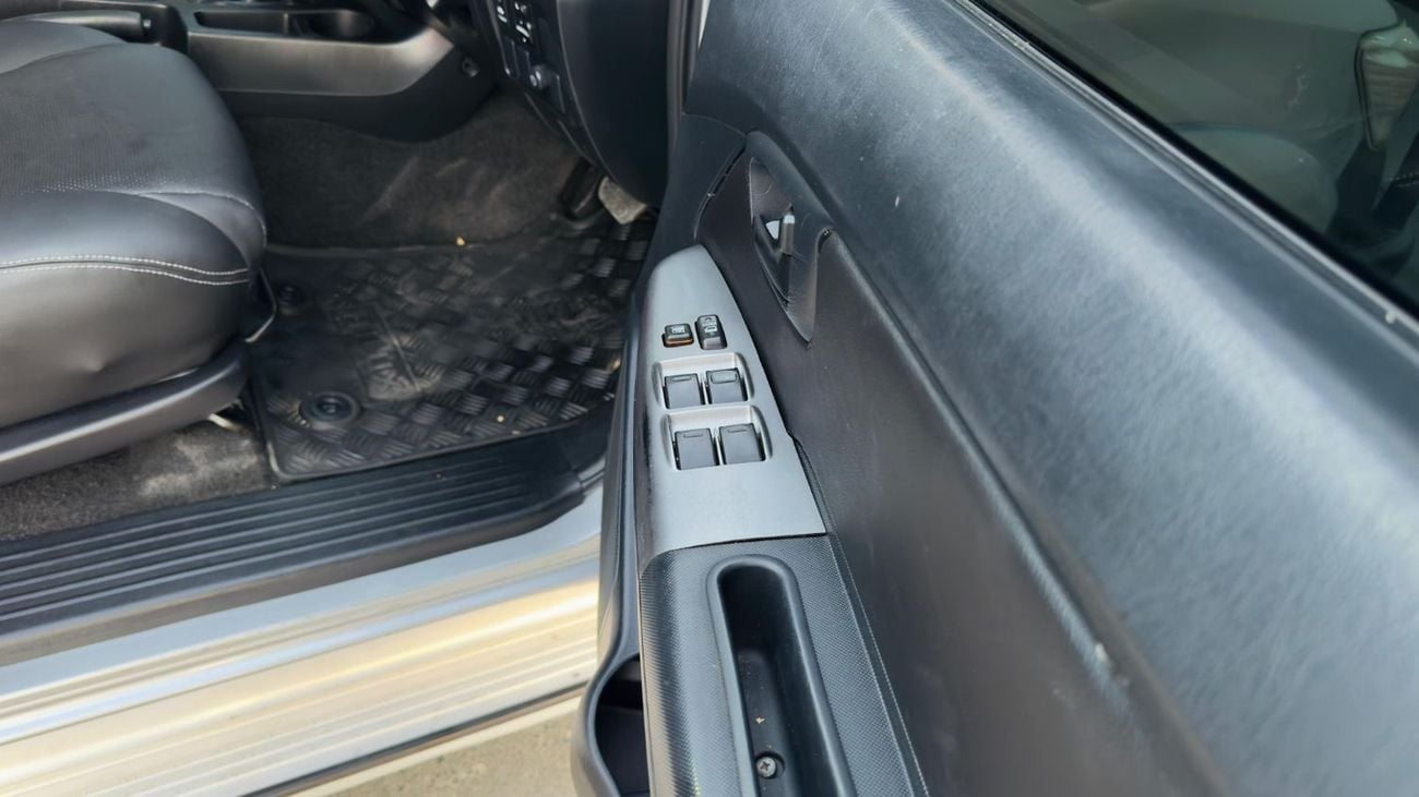 Toyota Hilux DOUBLE CABIN | 3.0L DIESEL | BULL BAR + ROLL BAR | RHD | AUTOMATIC  TRANSMISSION | 2015