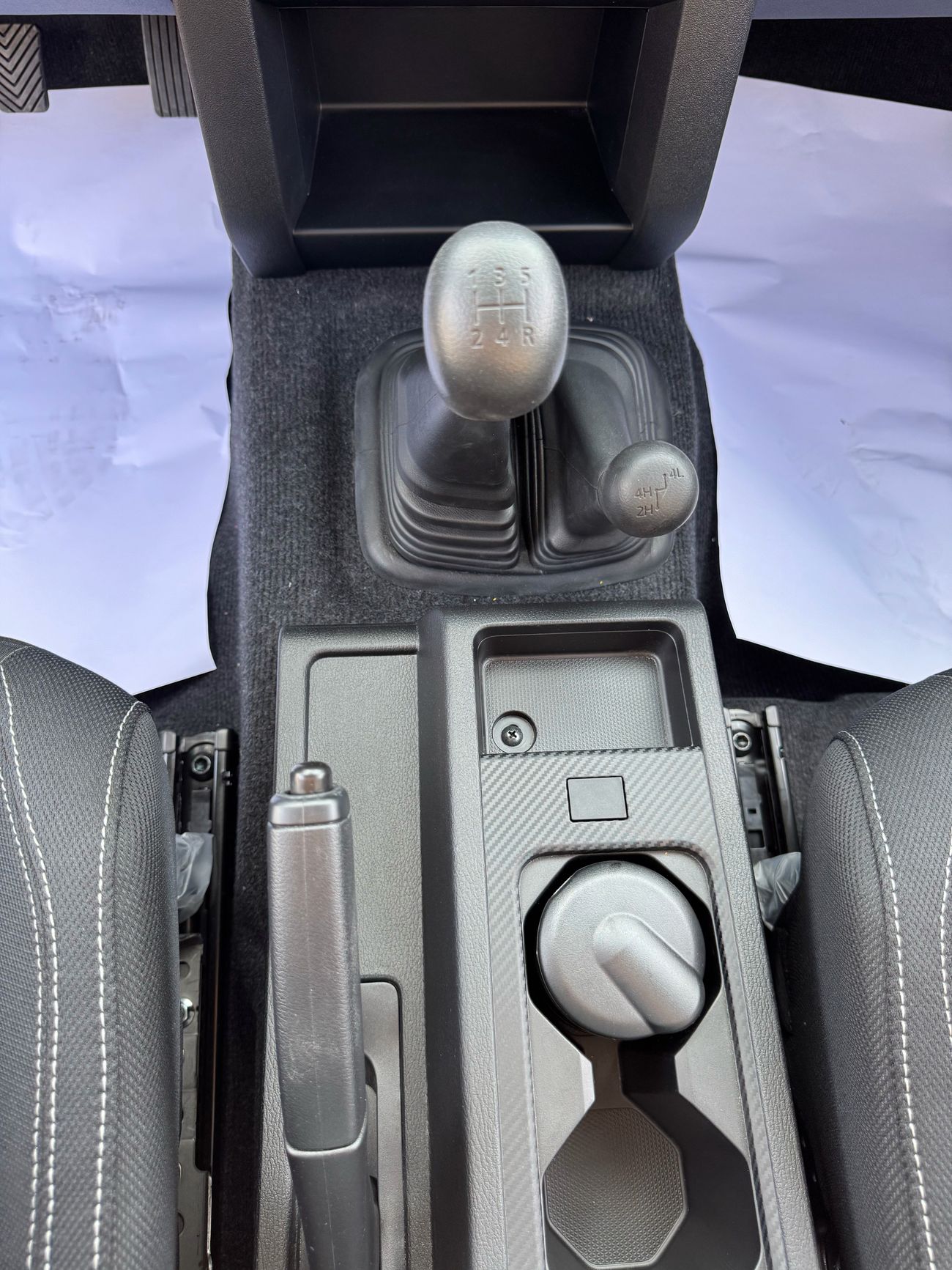 Mitsubishi L200 GL Double Cab Petrol 2.4L Mitsubishi L200 2.4L Full Option EXPORT ONLY!!!